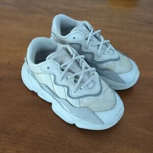 Adidas Originals OZWEEGO triple Grey Shoes toddler little kids size 10 EUC